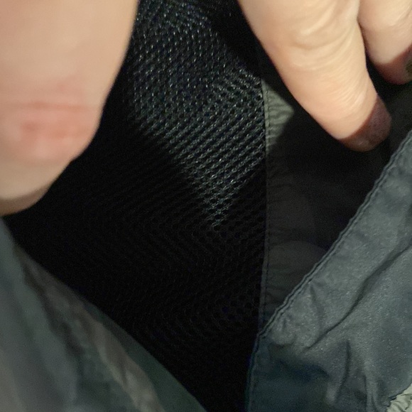 Hollister cropped camouflage jacket 💕 Small EUC this is a great piece!! - Picture 5 of 11